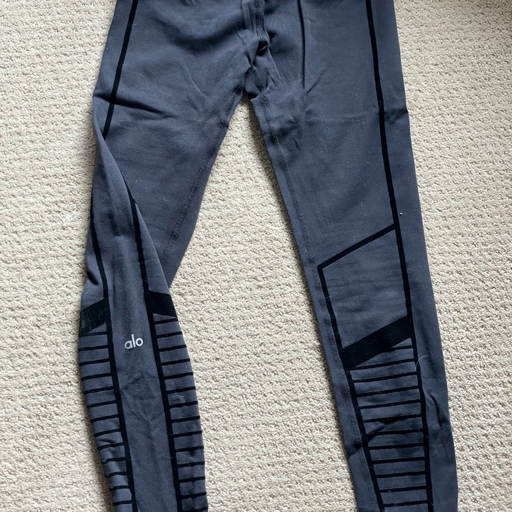 Alo yoga black leggings (Motto style)